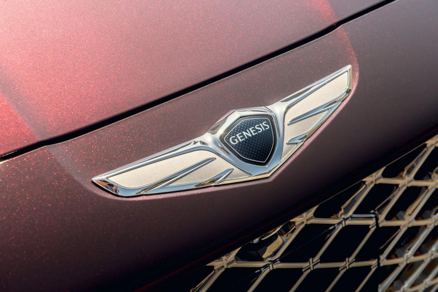 Логотип Genesis G90 2019 года  (NA) (фото 16 из 48)